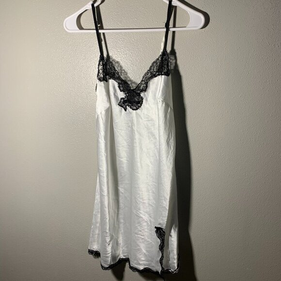 Victoria's Secret Other - Victoria's Secret White & black lace sleep slip